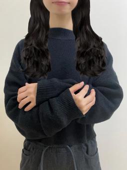 リブニットとジョガーパンツの冬コーデ ニット,セーター,リブニットの写真素材