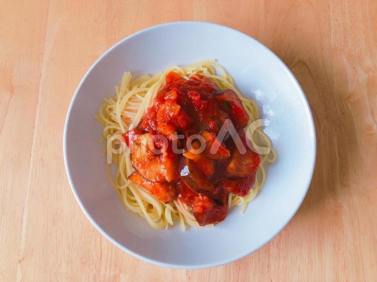 ナスとトマトソースのパスタ ナス,トマト,パスタの写真素材