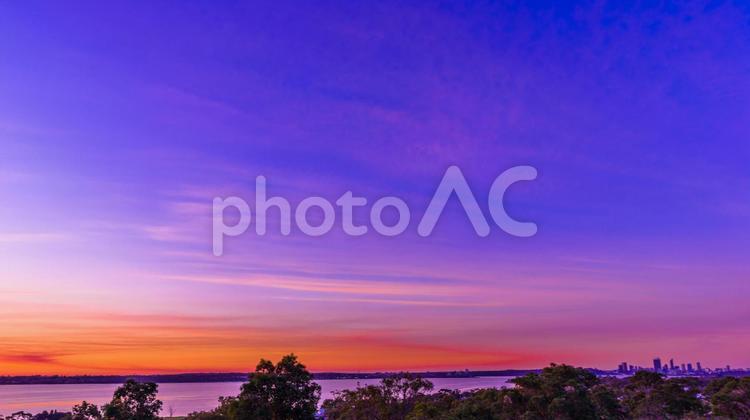 スワン川の夕陽　夕焼け　オーストラリア イメージ,オーストラリア,スワンの写真素材
