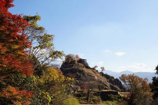 紅葉と苗木城 苗木城,苗木城跡,紅葉の写真素材