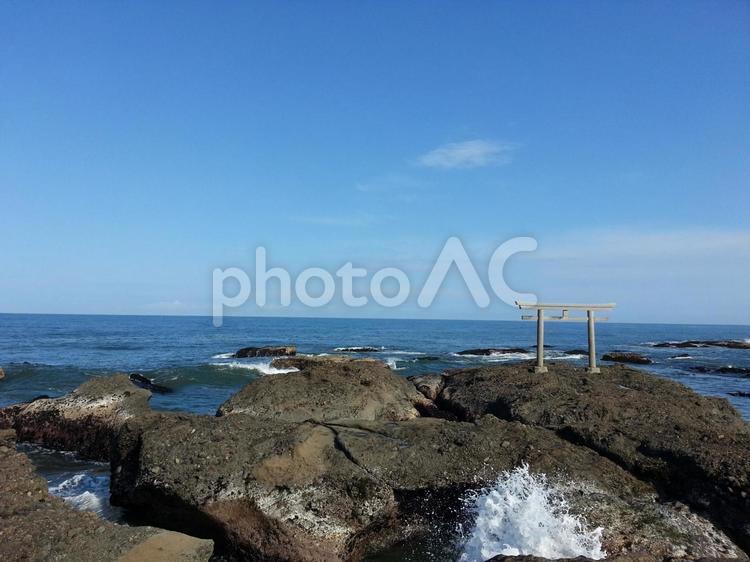 海の鳥居　大洗磯前神社 海,岩場,風景の写真素材