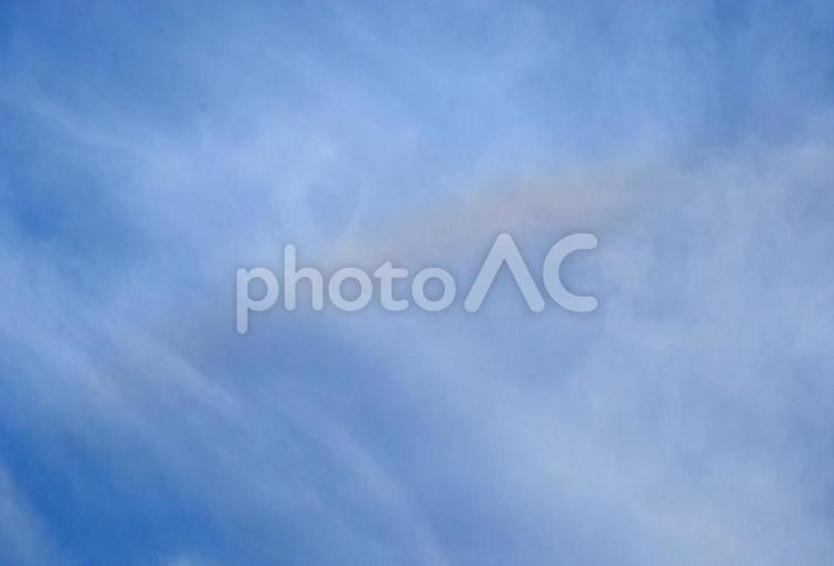 ふんわりと掛かる虹 青空,春空,空の写真素材