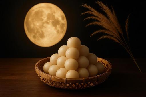 縁側に置かれたお月見団子と満月の写真