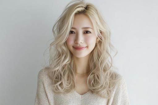 ハイトーンのヘアカラー、40代ヘアカタ ハイトーンのヘアカラー、40代ヘアカタの写真