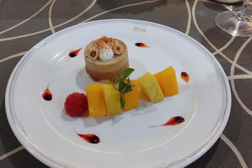 食後の満足感 船旅ディナーのデザート 食後の満足感 船旅ディナーのデザート デザート,ケーキ,スイーツの写真素材