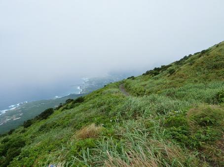 八丈富士 お鉢巡りの路 八丈富士 お鉢巡りの路 八丈富士,八丈島,八丈の写真素材