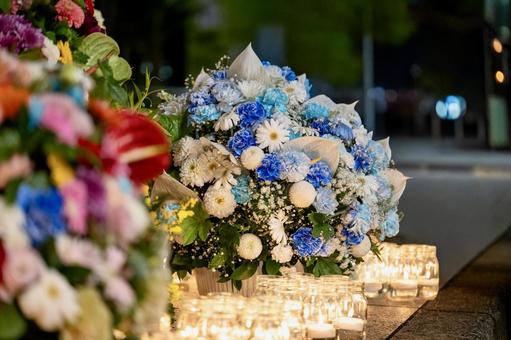 夜に輝く花とキャンドルの幻想的な雰囲気 キャンドル,花,ライトアップの写真素材
