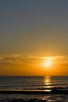 夕暮れ時の湘南の海 夕暮れ時の湘南の海の写真