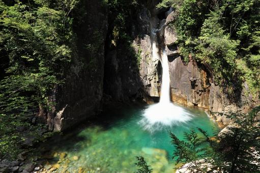 柿其渓谷の牛ヶ滝 柿其渓谷の牛ヶ滝の写真