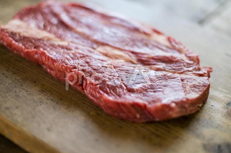 ステーキ用の肉 牛肉,ステーキ用,ステーキの写真素材