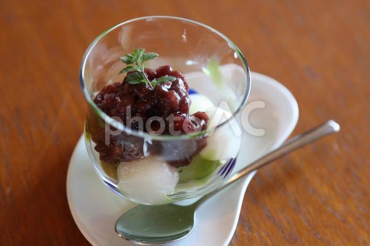 ガラスの器に入った白玉あんみつ 白玉あんみつ,あんこ,スイーツの写真素材