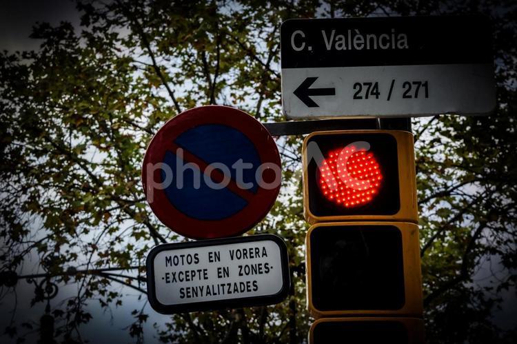 バルセロナの交通標識 バルセロナ,スペイン,交通標識の写真素材