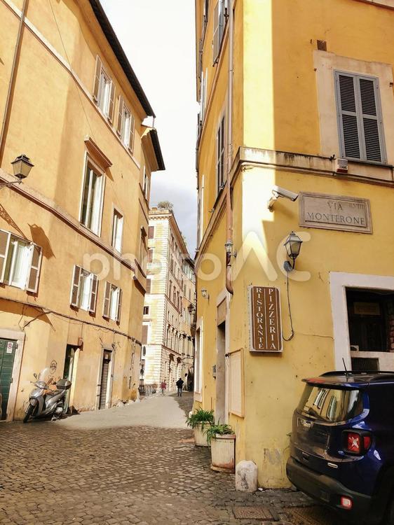 イタリア、ローマの街並みと建物と路地 海外,ヨーロッパ,建物の写真素材
