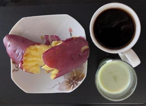 さつまいも 紅はるかなどの昼食 さつまいも 紅はるかなどの昼食 昼食,さつまいも,紅はるかの写真素材