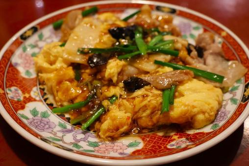 中華料理店の豚肉とキクラゲと玉子の炒め 中華料理店の豚肉とキクラゲと玉子の炒めの写真
