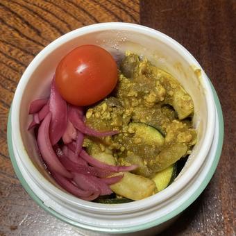 キーマカレー弁当、スープジャー キーマカレー,鶏肉,夏野菜の写真素材