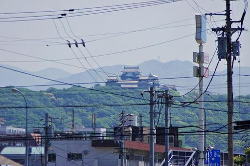 お城の見える町角風景 お城の見える町角風景 松山城,お城,山城の写真素材