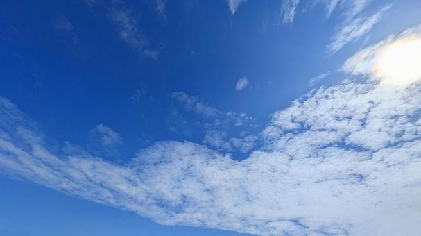青のキャンバス-101 青空,白い雲,秋空の写真素材