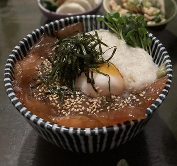 まぐろとろろ丼 まぐろとろろ丼 まぐろ,とろろ,山芋の写真素材