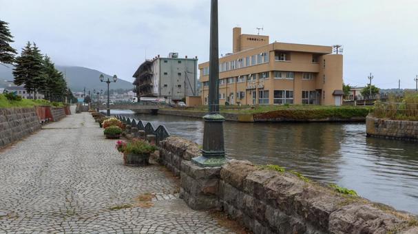 小樽運河と遊歩道 小樽運河と遊歩道 小樽運河,川岸,遊歩道の写真素材