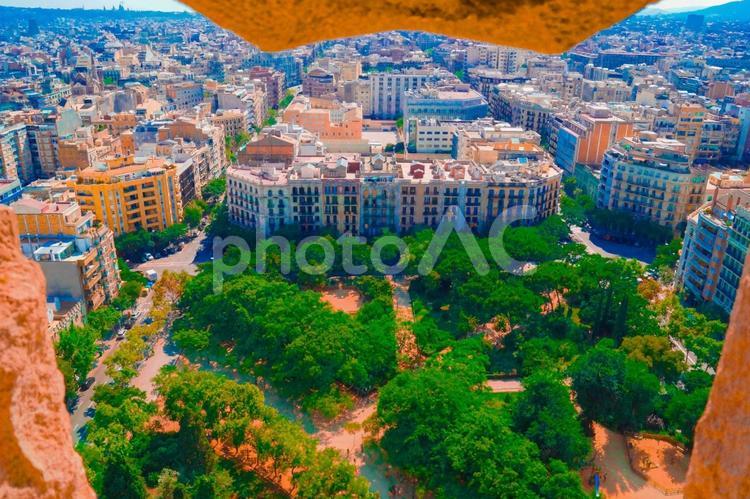 バルセロナの街並みと公園 バルセロナ,スペイン,街並みの写真素材