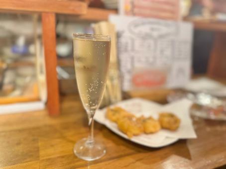 スパークリングワインで晩酌 スパークリングワインで晩酌 スパークリングワイン,シャンパン,白ワインの写真素材