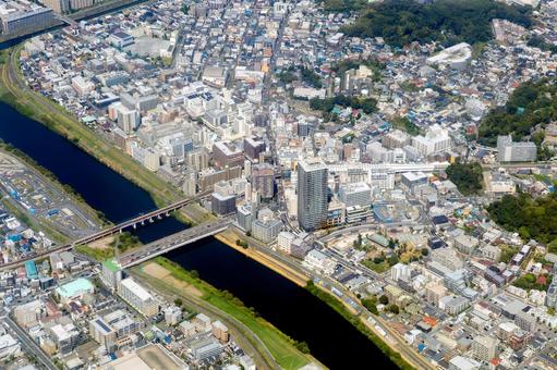 東急東横線の綱島駅付近を空撮 東急東横線の綱島駅付近を空撮の写真