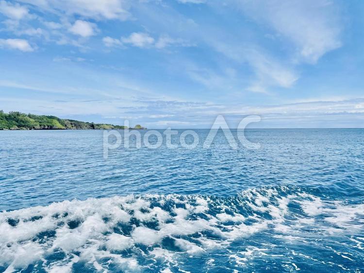 青い海と波１１ 青い海,快晴,海の風景の写真素材
