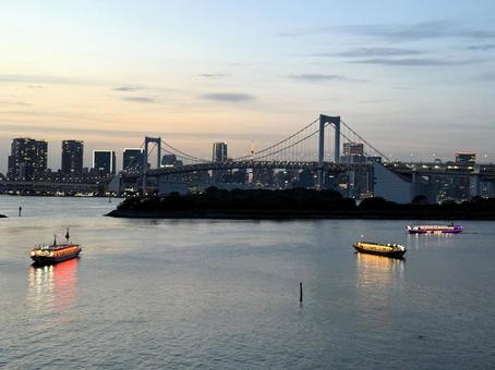 夕暮れのお台場から見た東京の景色 夕暮れのお台場から見た東京の景色 東京,お台場,東京湾の写真素材