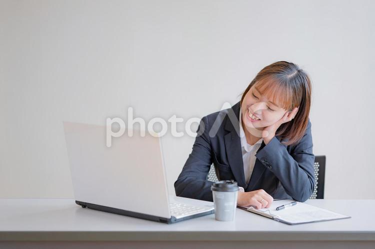 眠たげなビジネスウーマン 女性,ビジネスウーマン,ビジネスマンの写真素材