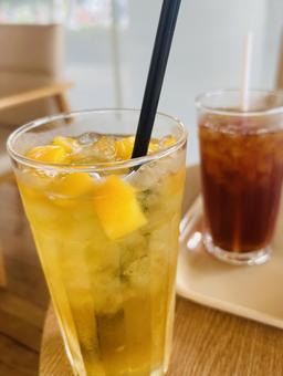 カフェでひと息 夏のドリンクタイム カフェでひと息 夏のドリンクタイム カフェ,ドリンク,アイスティーの写真素材