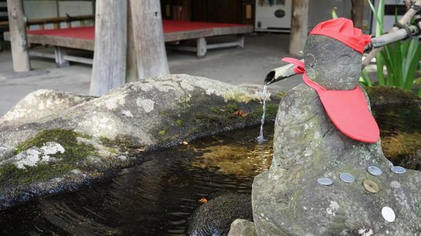 Jizo and spring water, JPG Jizo and spring water, JPG