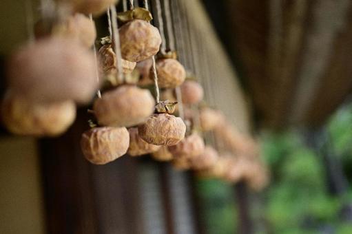 秋の軒先、甘みを宿す時の写真