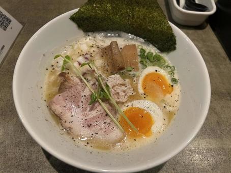 味噌ラーメン 味噌ラーメン,煮卵,ラーメンの写真素材