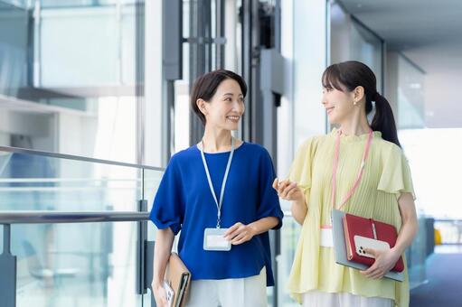 オフィスで仕事をするビジネスウーマン ビジネス,ビジネスウーマン,女性の写真素材