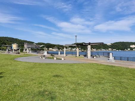 まどが浜海遊公園と下田港の海 まどが浜海遊公園と下田港の海の写真