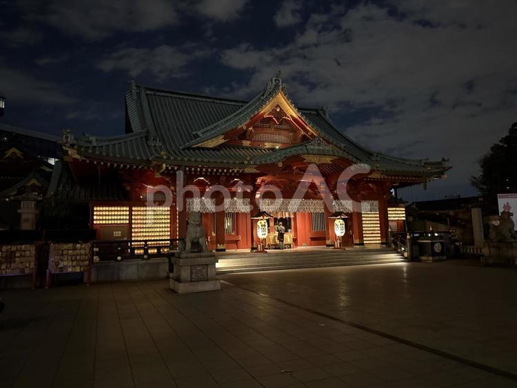 神田明神　夜の御神殿 御神殿,朱漆塗,夜の写真素材
