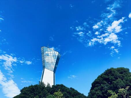 秋の空とマリンタワー 小名浜,三崎公園,くもの写真素材