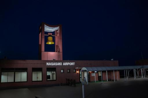夏の夜に輝く長崎空港 夏の夜に輝く長崎空港の写真