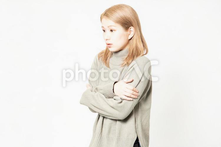 体調不良のセーターを着た若い女性 風邪,体調不良,女性の写真素材