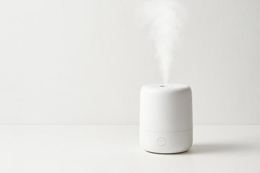 シンプル白背景と加湿器 シンプル白背景と加湿器の写真