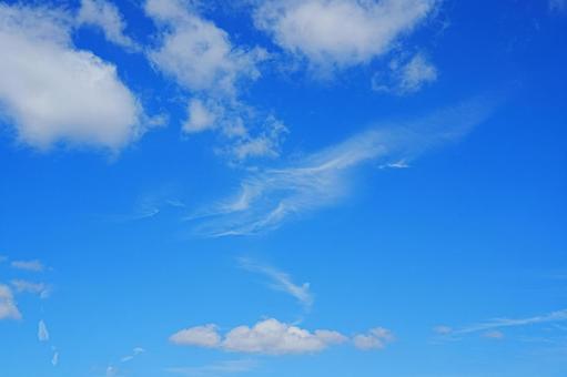 青い空と白い雲 青い空と白い雲の写真