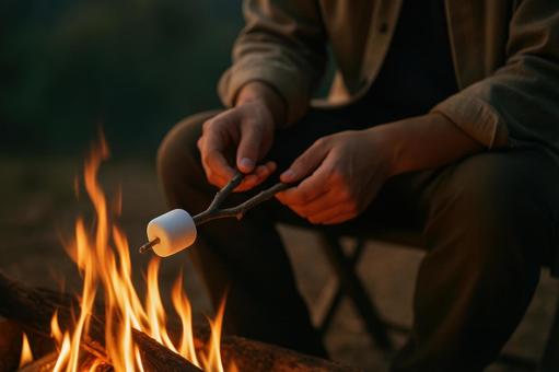 木の枝で焼きマシュマロ 木の枝で焼きマシュマロの写真