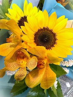 黄色いブーケ 黄色いブーケ 花束,ブーケ,ひまわりの写真素材