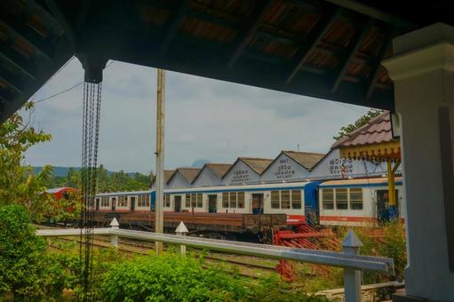 ランブッカナ駅の列車 ランブッカナ駅の列車 列車,駅,スリランカの写真素材