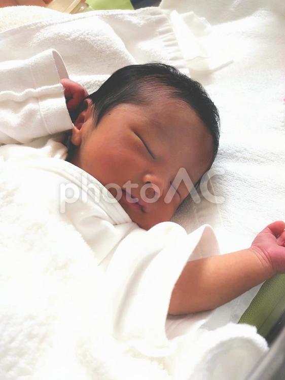 赤ちゃん寝顔　生後6日目 赤ちゃん,赤ん坊,赤子の写真素材