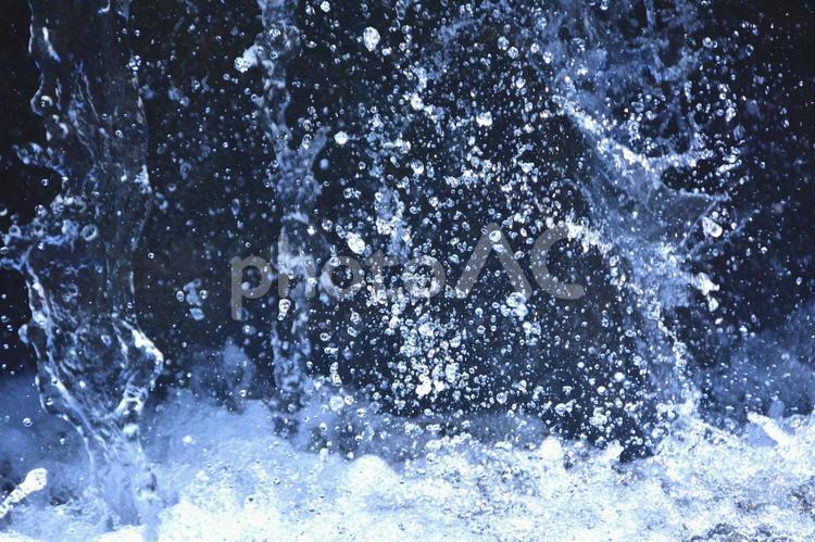 素材　水しぶき③ 噴射,スナップ,楽しいの写真素材