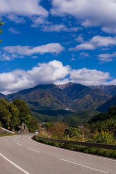 そびえ立つ山 山,山脈,自然の写真素材