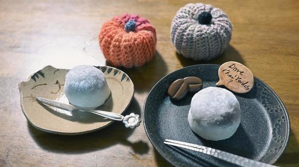 あみものと和菓子 編み物,かぼちゃ,和菓子の写真素材