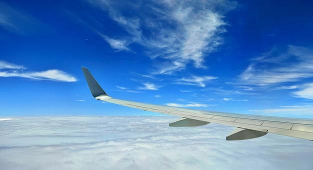 青空と翼 飛行機,機窓から,青空の写真素材
